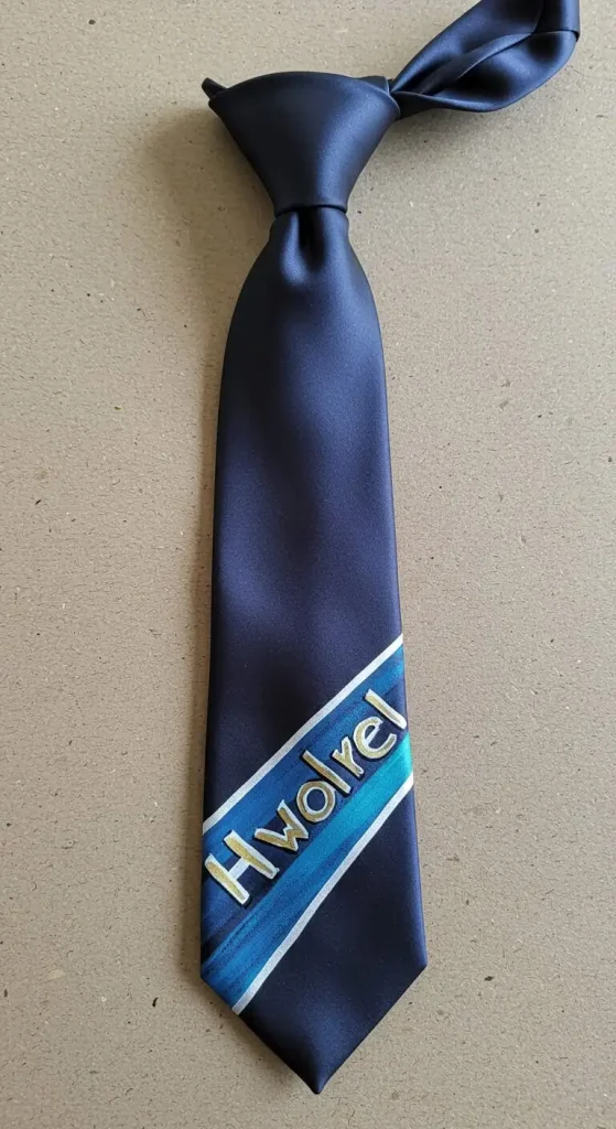 10 Craft Gift Ideas For Dad 3 2. Hand-Painted Tie