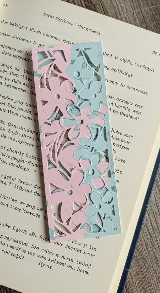 15 Craft Ideas With Paper For Friends 10 9. Paper Bookmark