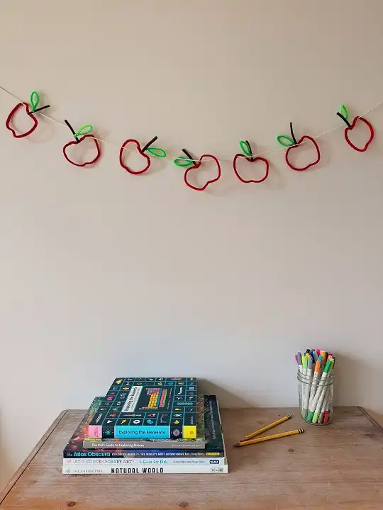Pipe Cleaner Apple Garland For A Window Or Shelf