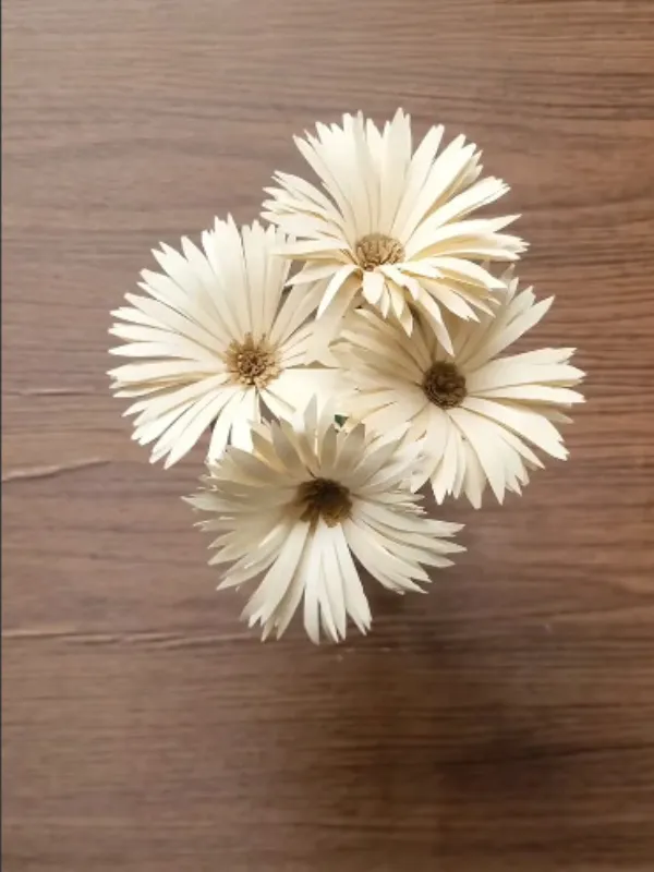 18 Craft Ideas For Paper Flowers You Can Make in Minutes 2 Ivory Fringed Daisy Cluster