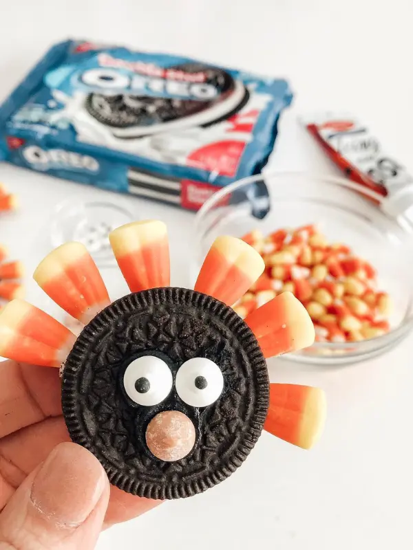 17 Creative Thanksgiving Craft Ideas For Kids To Make This Year 5 Chocolate Sandwich Cookie Turkey Treats