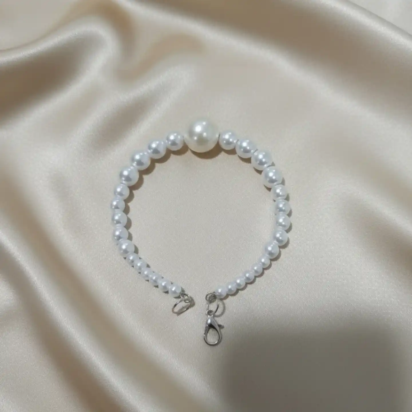 Graduated Pearls Strung on a Simple Wire Core