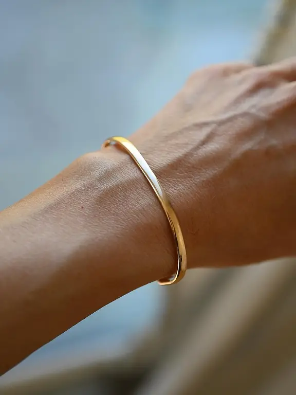 17 Vintage Bracelet Ideas for Stacking, Layering, and Wearing Solo 12 Twisted Gold Bangle