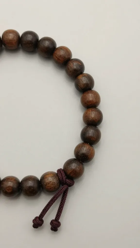 How to Make a Beaded Bracelet That Won't Fall Apart Forever 2 Closeup of a single beaded bracelet on a neutral background, focusing on tight knot detail