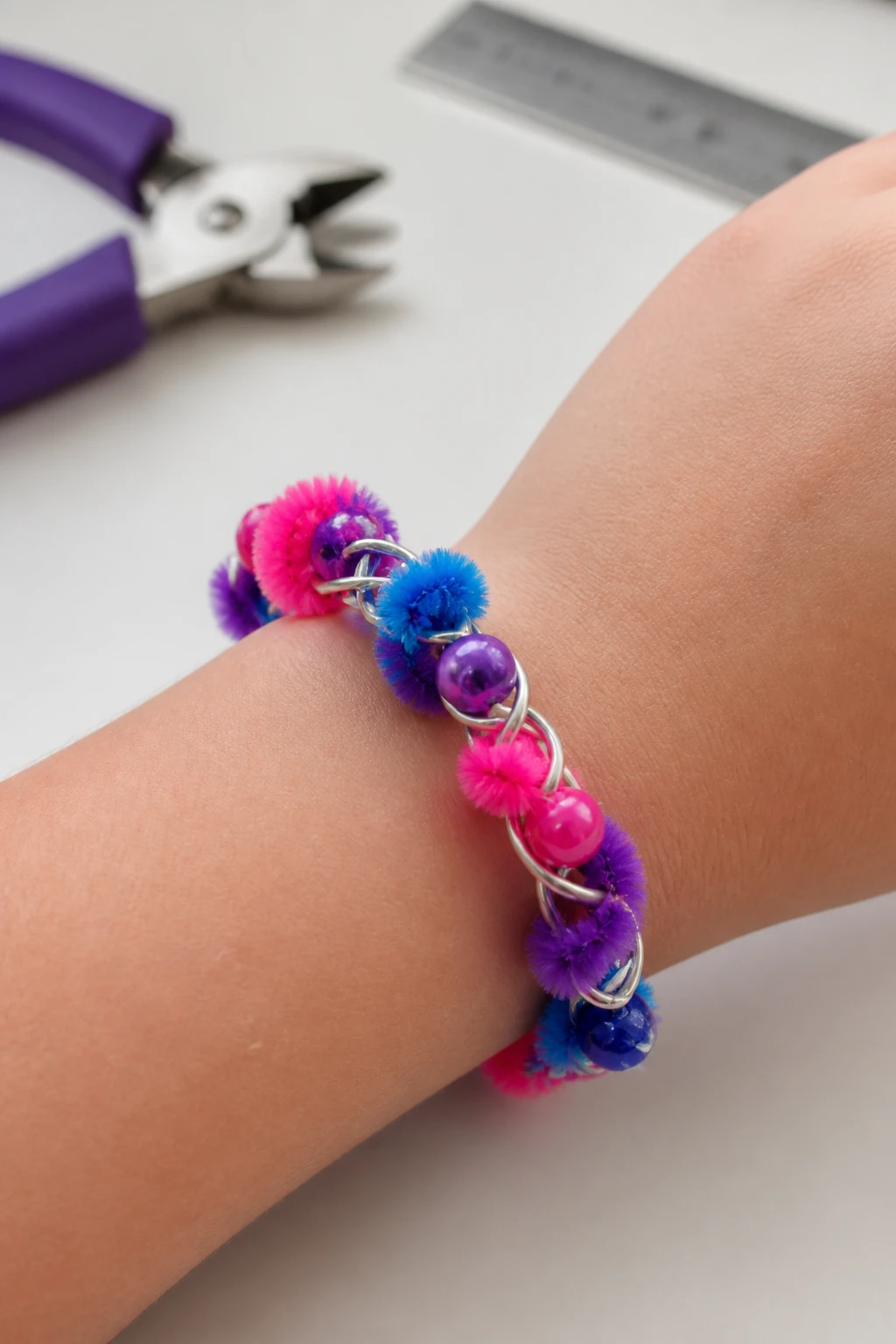 6 Easy Wire Bracelet Ideas for Kids to Make at Home 5 Item 4