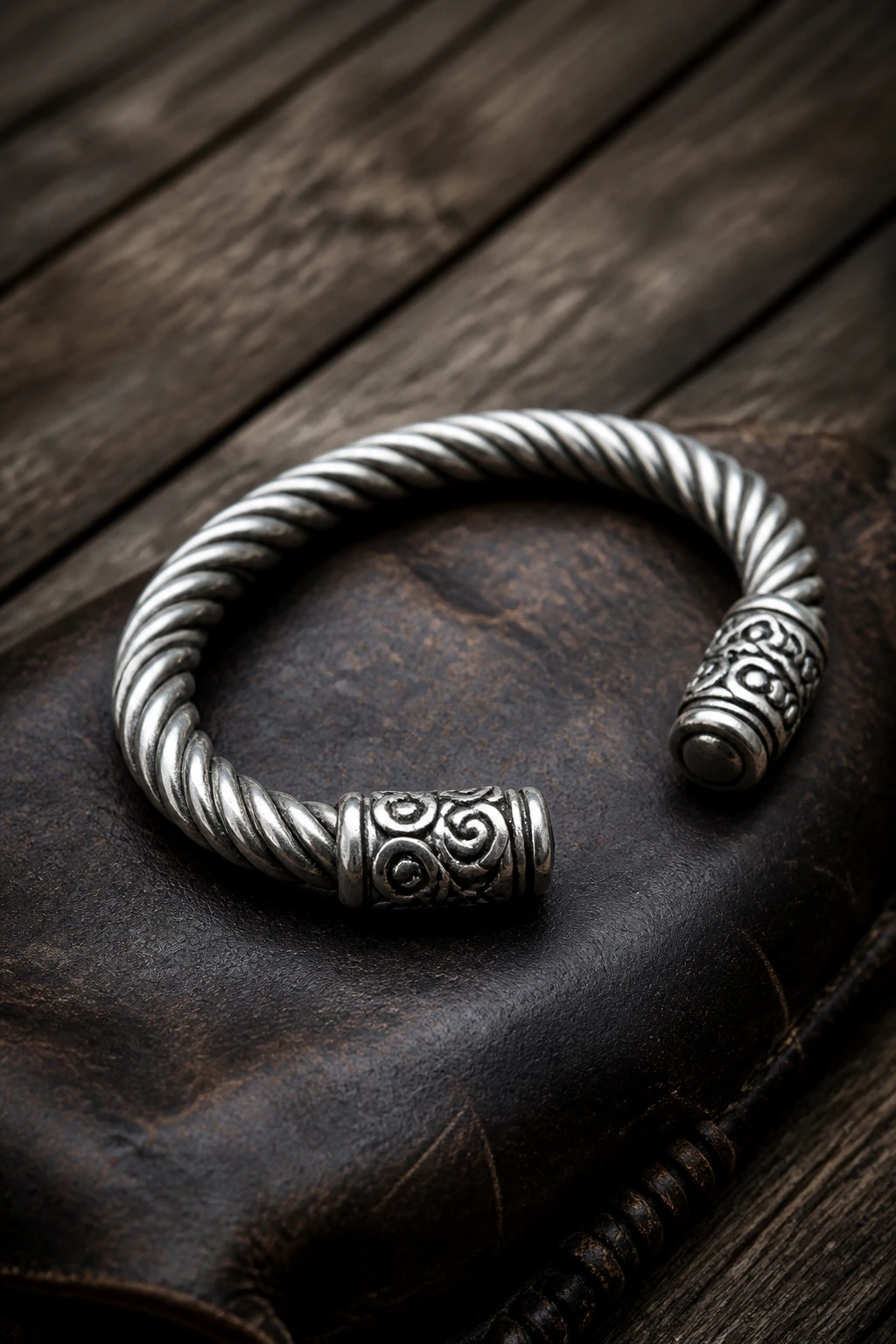 10 Wire Bracelet Ideas for Men That Look Bold and Handmade 4 Item 3