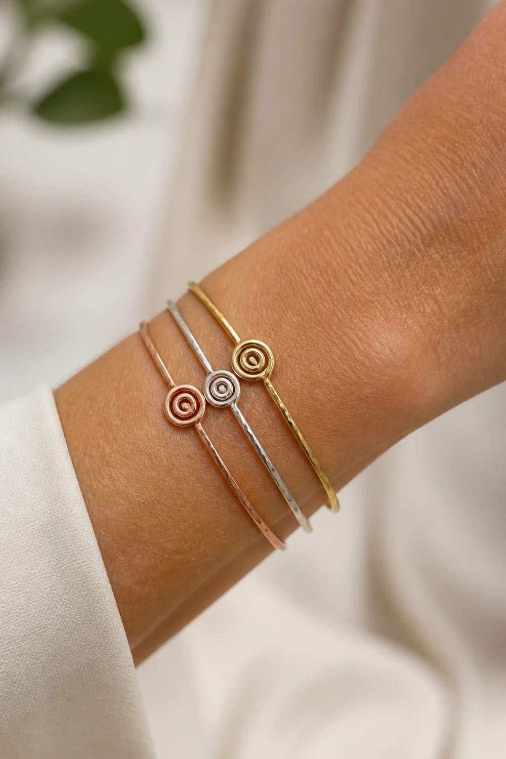 7 Elegant Wire Bracelet Ideas for Women Over 40 You Need to Try 3 Item 2