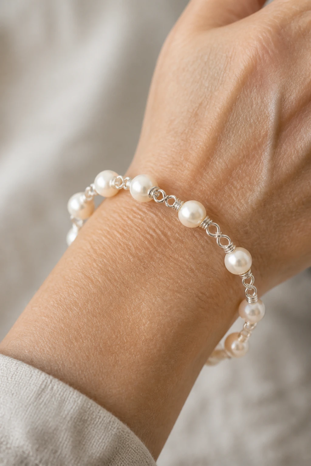 7 Elegant Wire Bracelet Ideas for Women Over 40 You Need to Try 4 Item 3