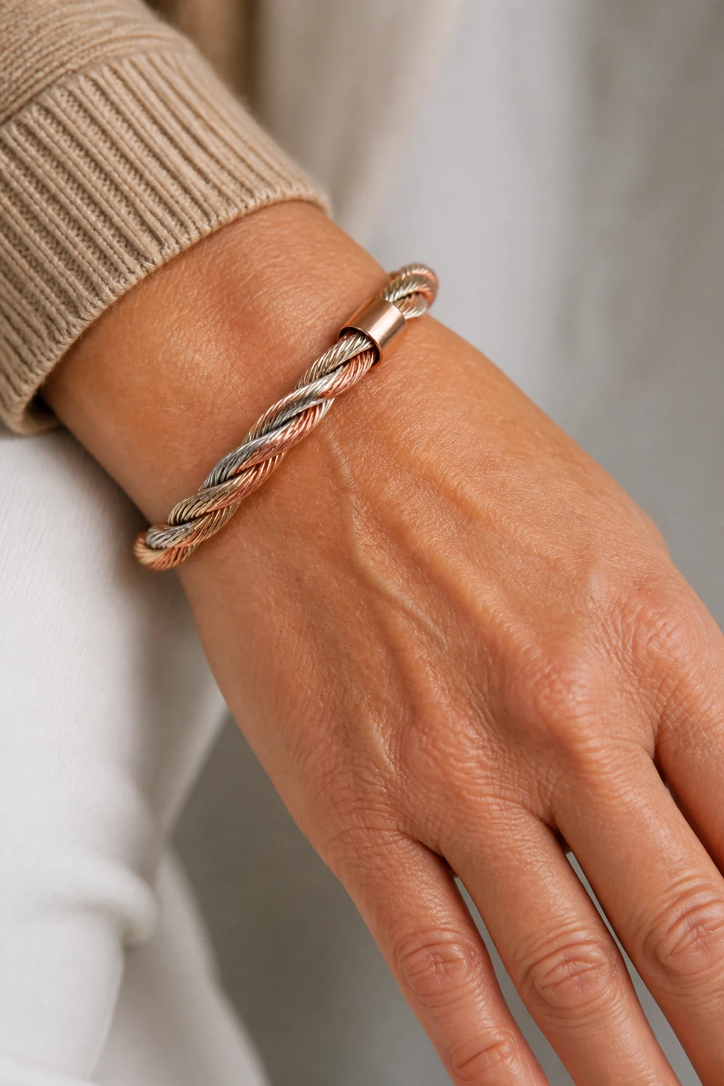 7 Elegant Wire Bracelet Ideas for Women Over 40 You Need to Try 7 Item 6