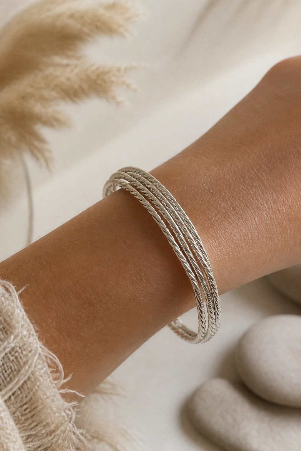8 Aesthetic Wire Bracelet Ideas for a Boho Minimalist Jewelry Stack 7 Item 6