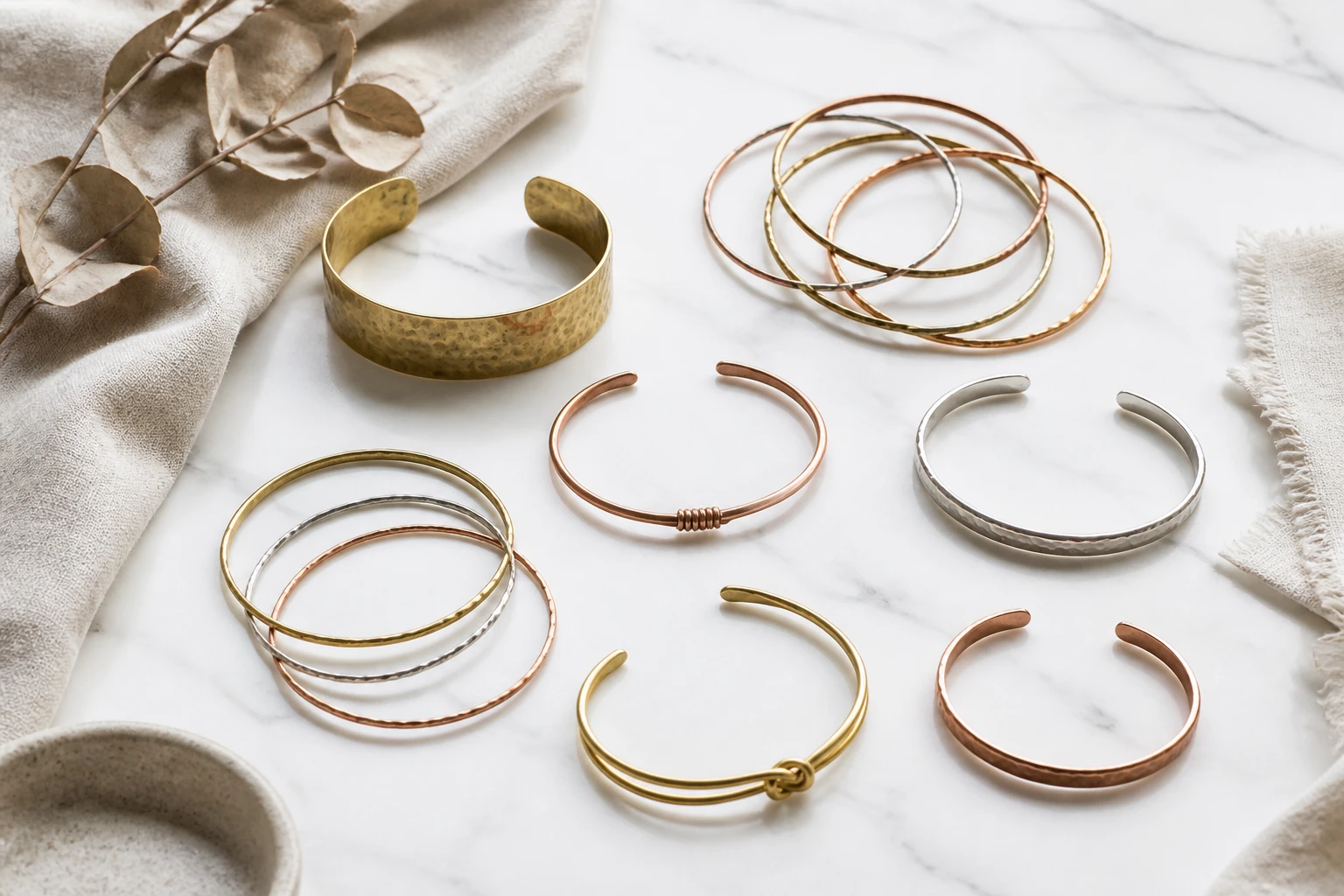 9 Minimalist Wire Bracelet Ideas That Go With Literally Everything