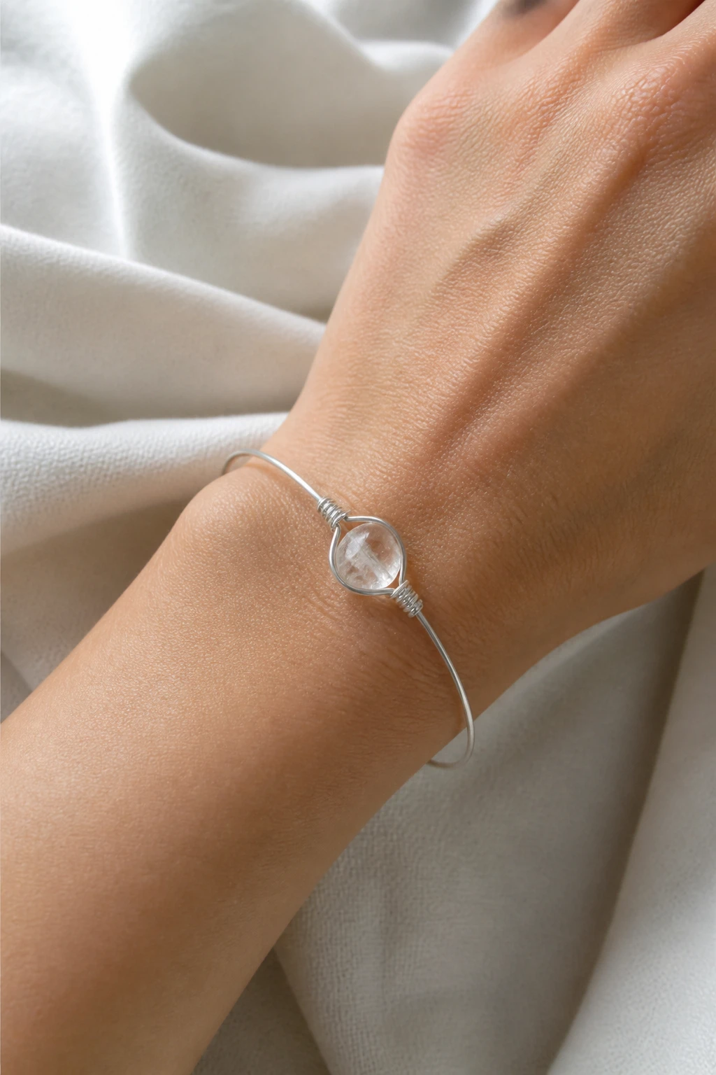 9 Minimalist Wire Bracelet Ideas That Go With Literally Everything 5 Item 4