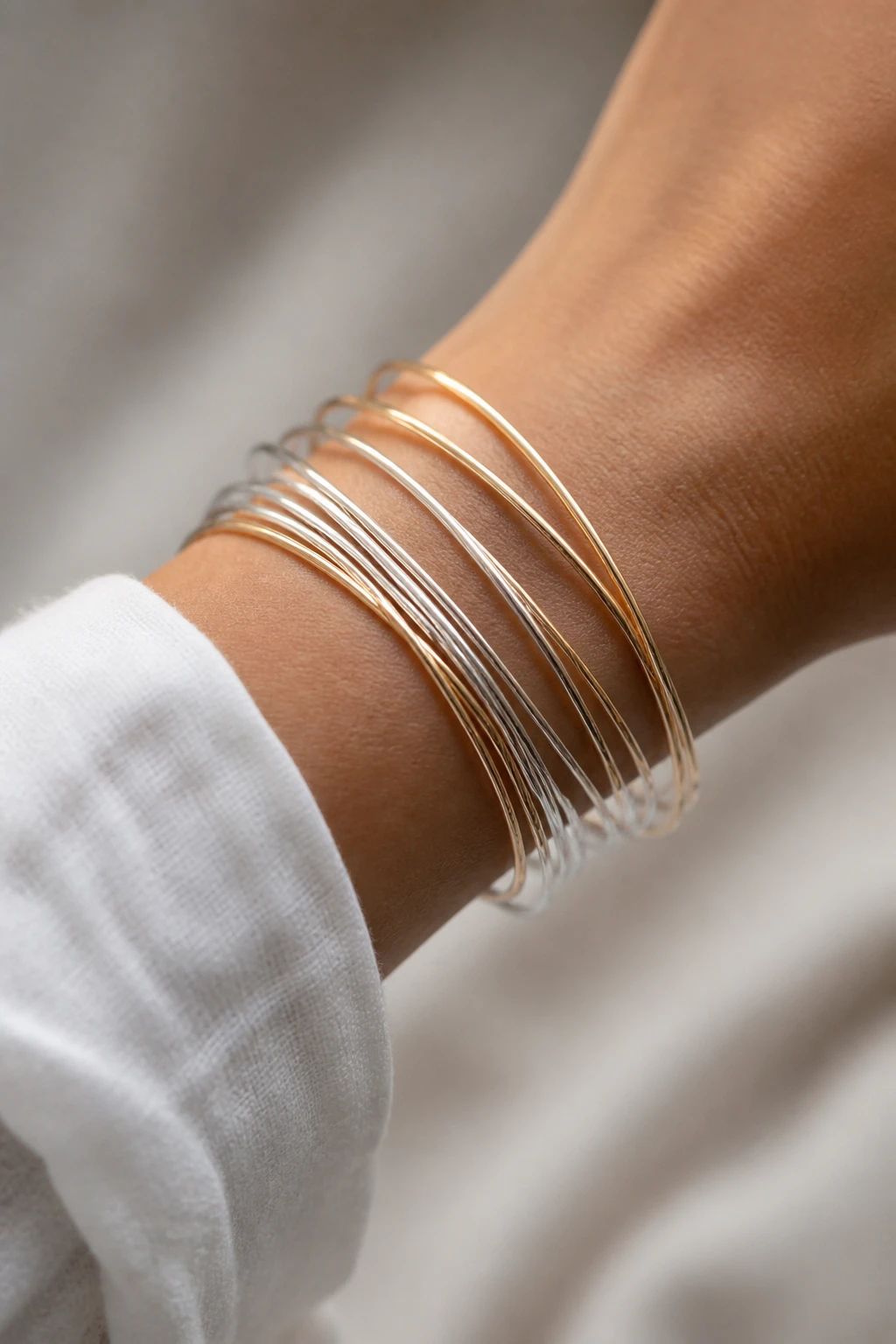9 Minimalist Wire Bracelet Ideas That Go With Literally Everything 7 Item 6