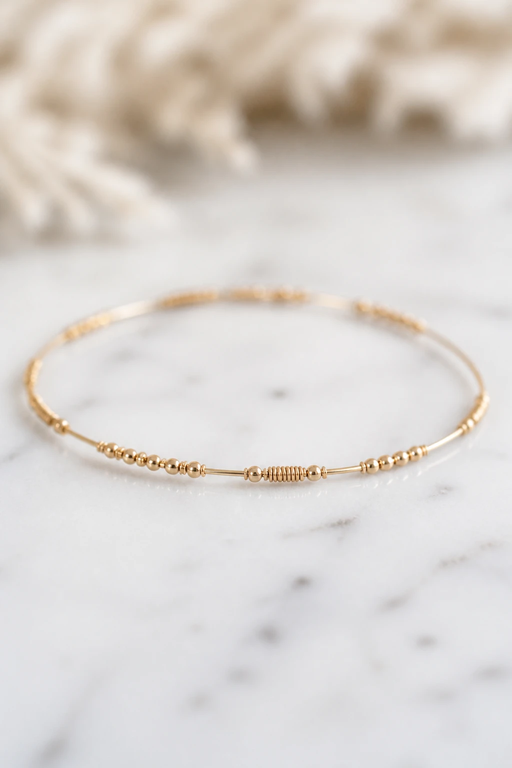 9 Minimalist Wire Bracelet Ideas That Go With Literally Everything 9 Item 8
