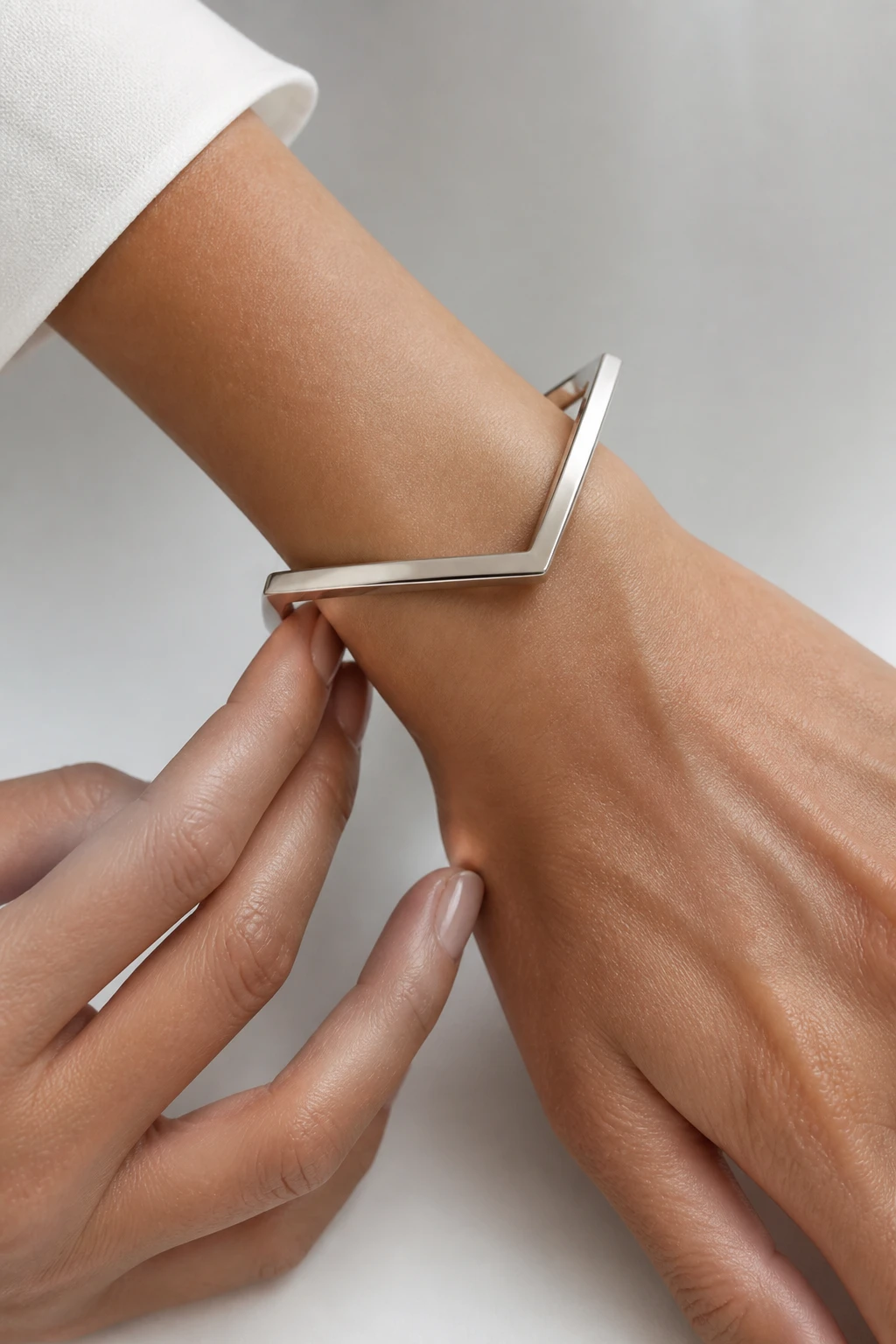 9 Minimalist Wire Bracelet Ideas That Go With Literally Everything 10 Item 9
