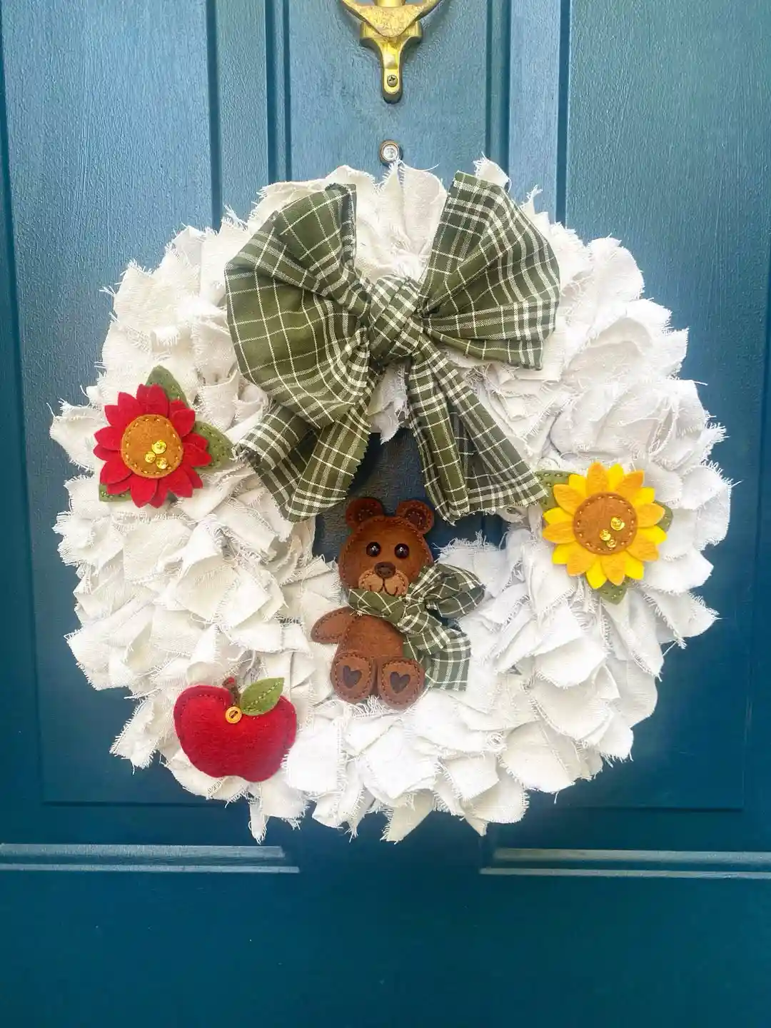 14 Ribbon Wreath Ideas for Beginners 6 Burlap ribbon wreath