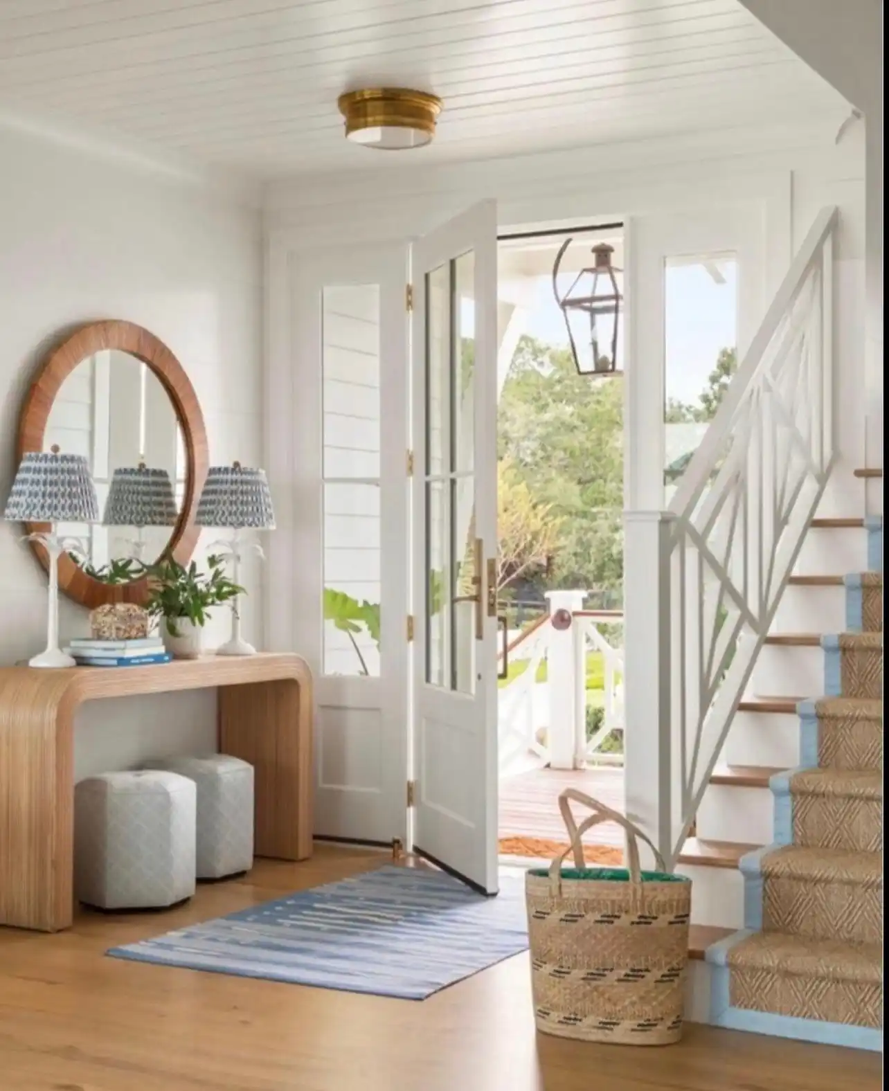 Coastal entryway aesthetic