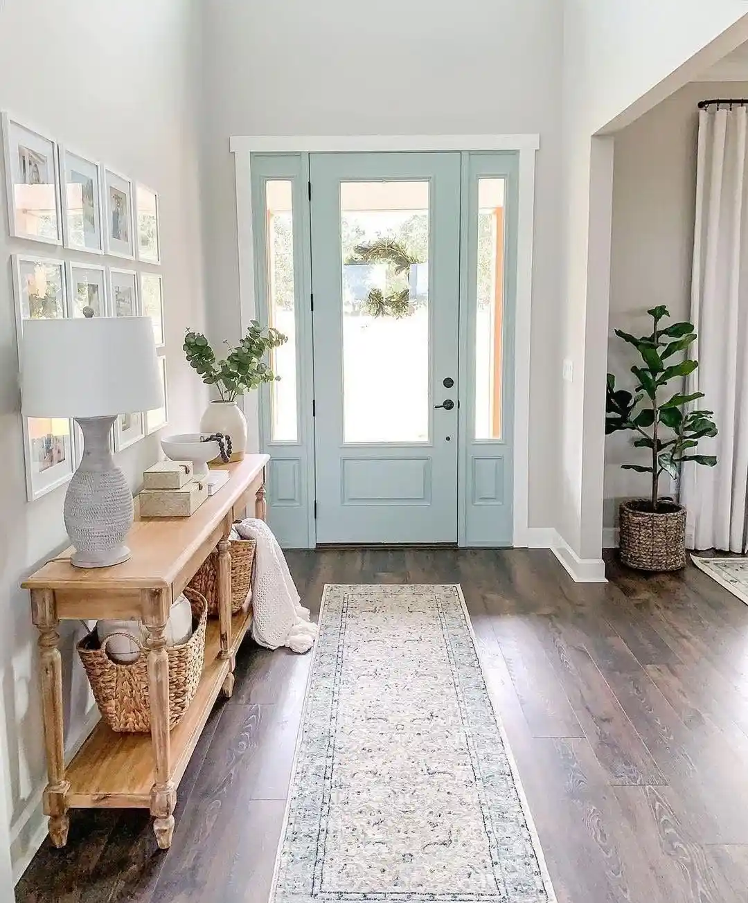 Coastal farmhouse entryway