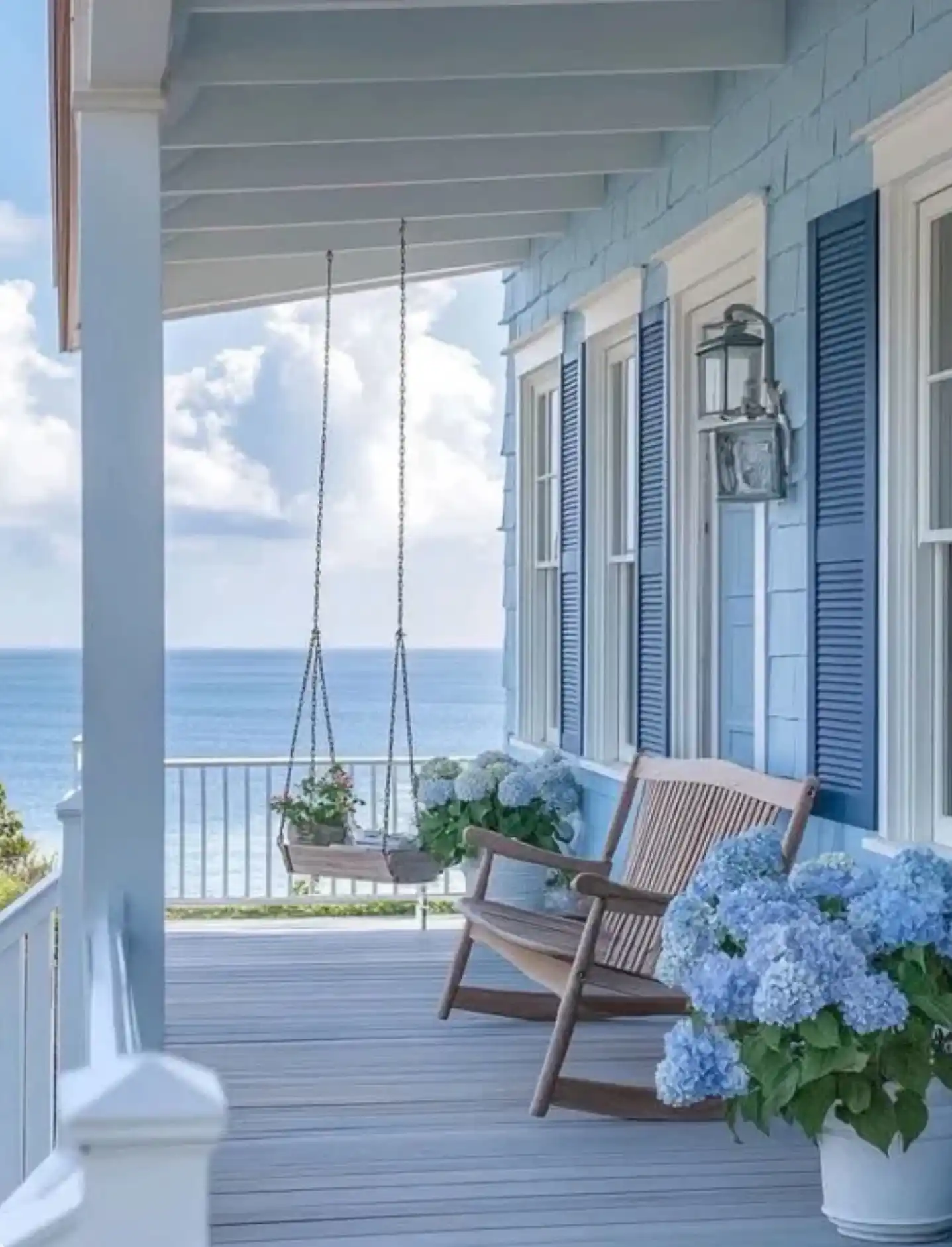 Coastal outdoor decor