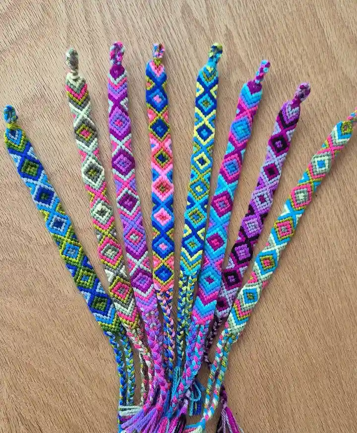 16 Macrame Bracelet Patterns for Beginners 17 Colorful Macrame Bracelet