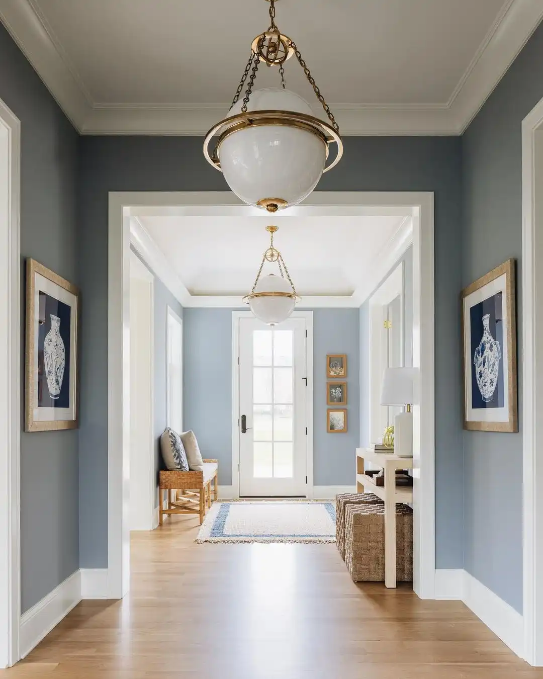 Cottage coastal entryway