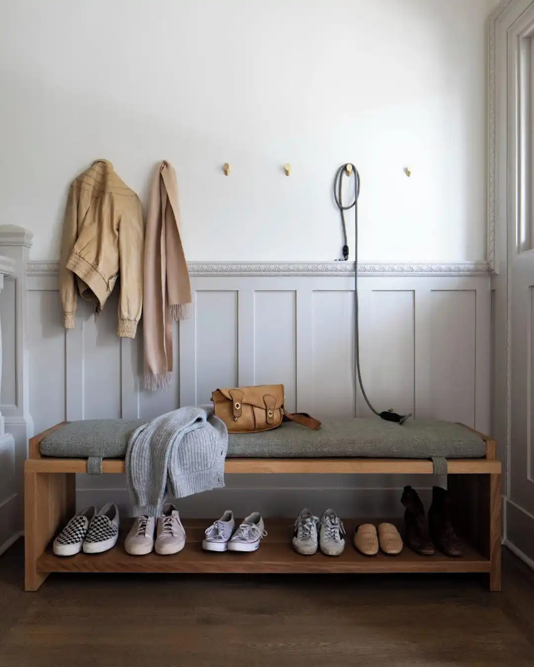 18 Entryway Storage Ideas for Small Spaces 4 Entryway shoe bench