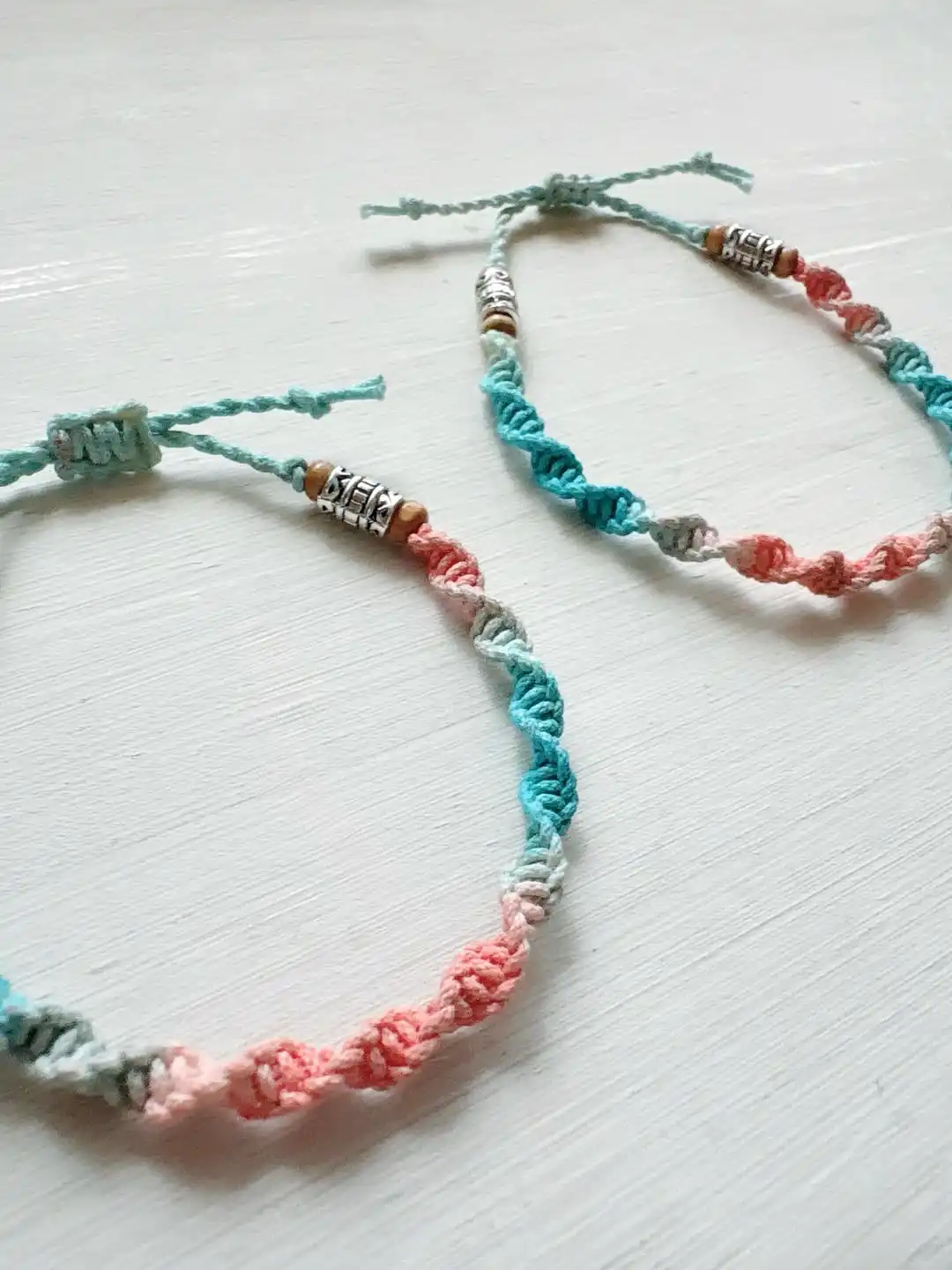 16 Macrame Bracelet Patterns for Beginners 4 Macrame Friendship Bracelet
