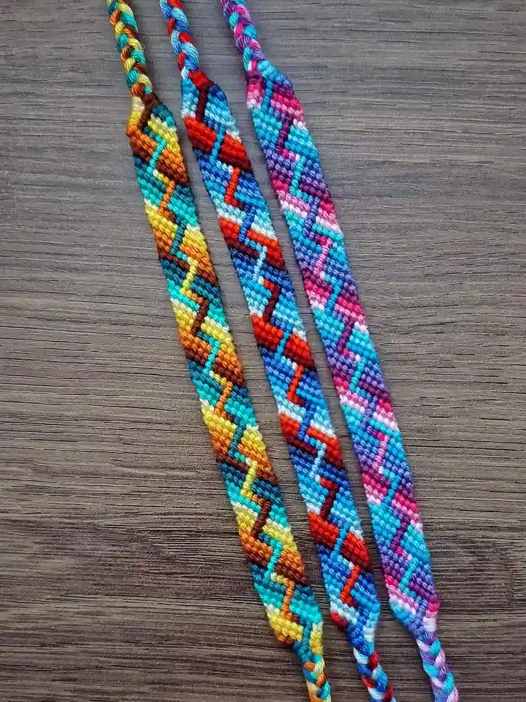 16 Macrame Bracelet Patterns for Beginners 7 Macrame Zigzag Bracelet