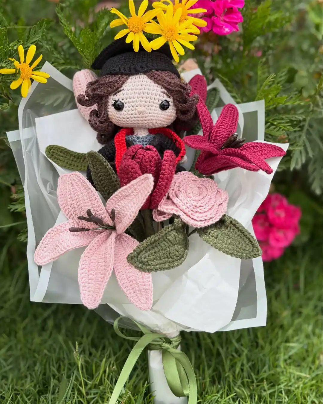 17 Graduation Gift Craft Ideas They’ll Actually Love 13 crochet bouquet