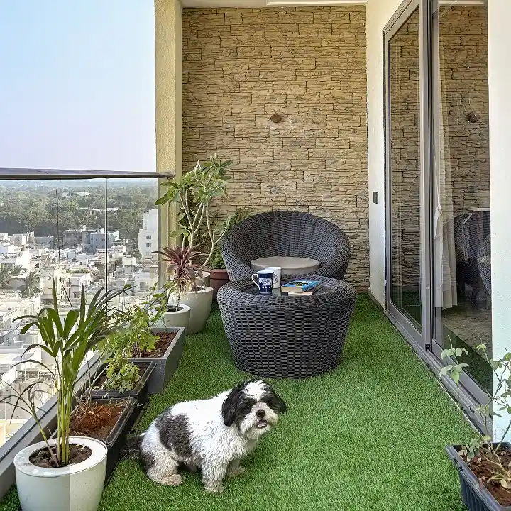15 Small Balcony Ideas For Pet Owners 8 7. Cover the Whole Floor in Artificial Turf for Paws