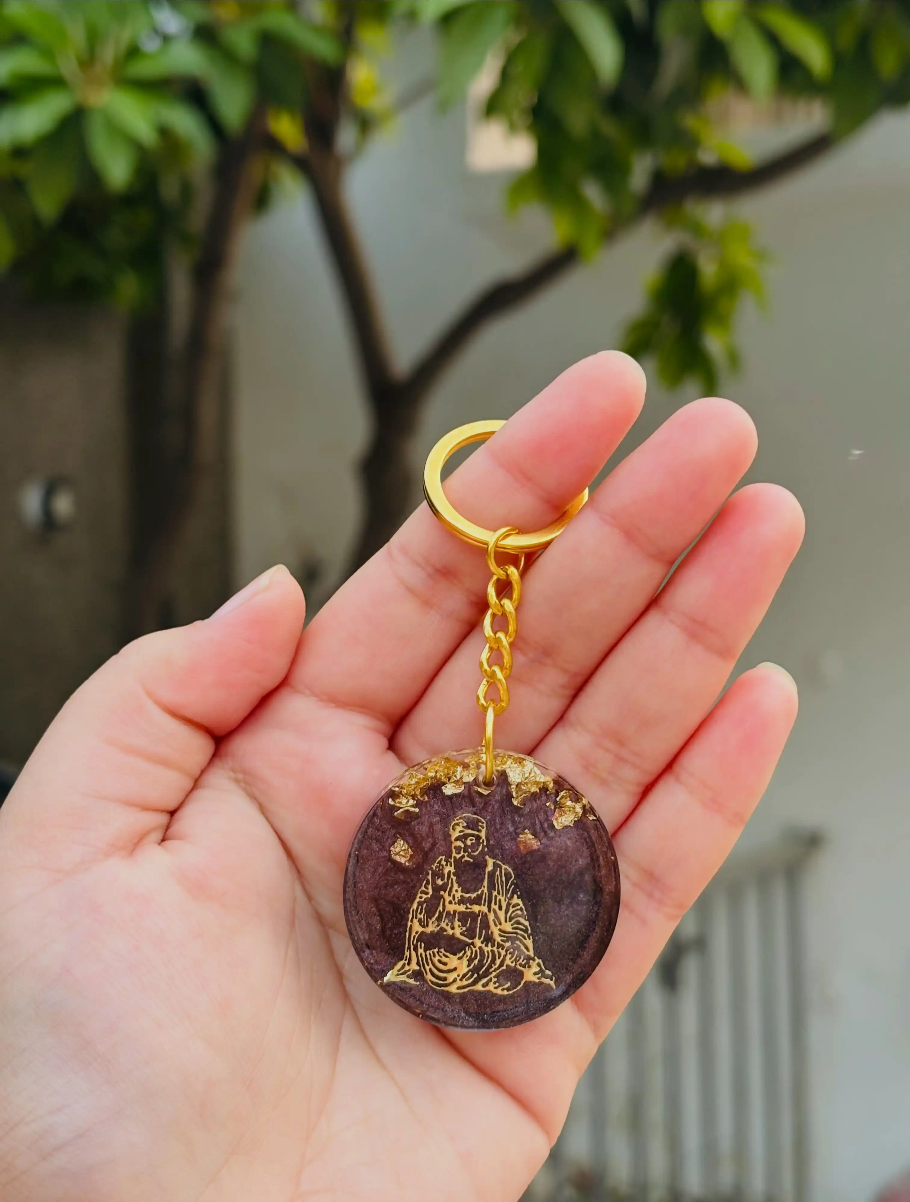 round resin keychain