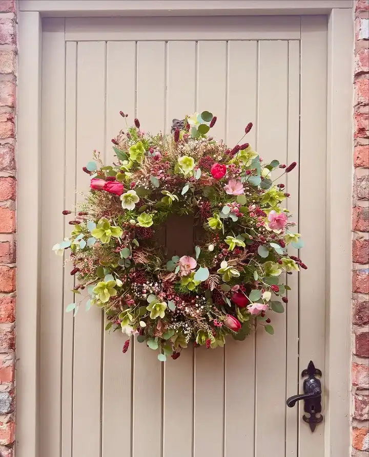 Non seasonal wreath
