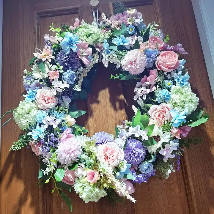 Simple wreath decor