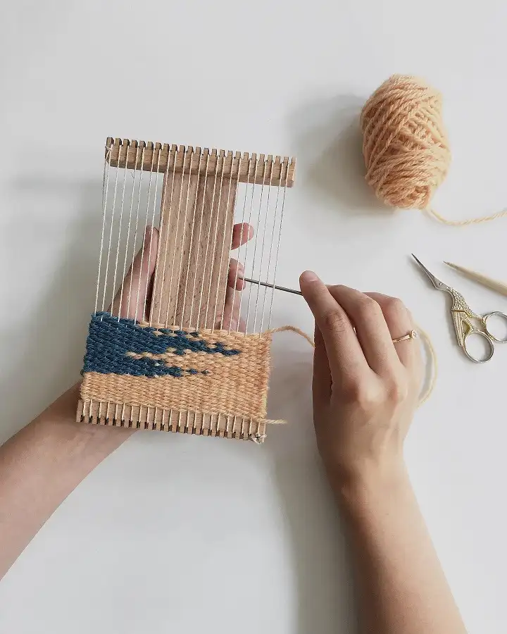 Small Frame Loom Weaving